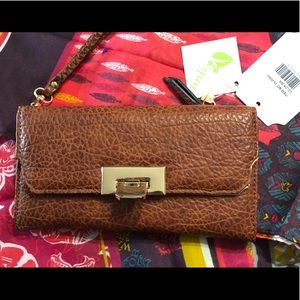 NWT-Vegan Handbag Republic Wristlet/Wallet